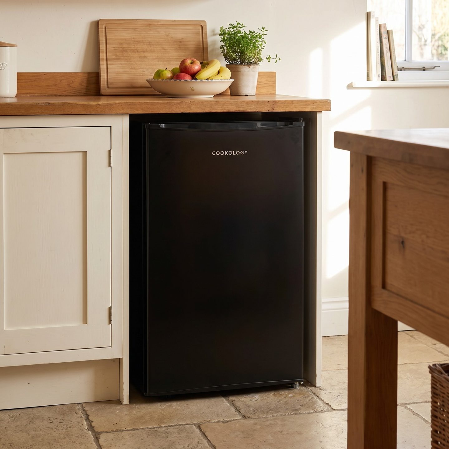 93L Freestanding Under Counter Fridge – Black