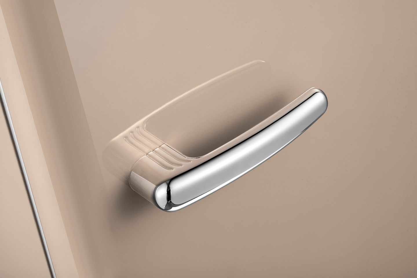 93L Retro Under Counter Fridge – Cream